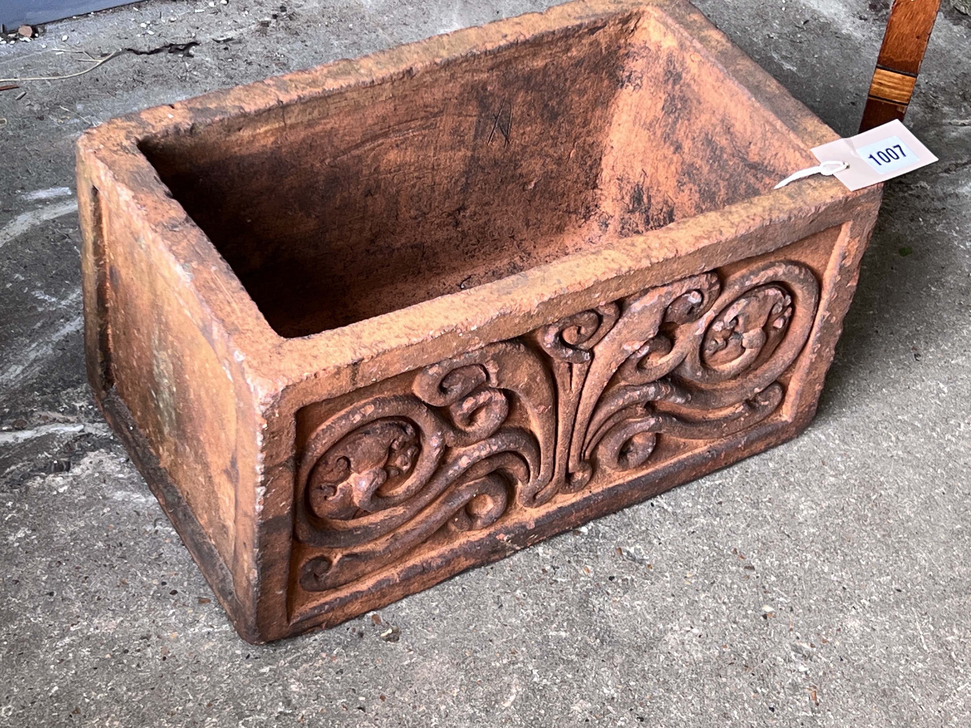 A Compton rectangular terracotta planter, width 39cm, depth 22cm, height 20cm